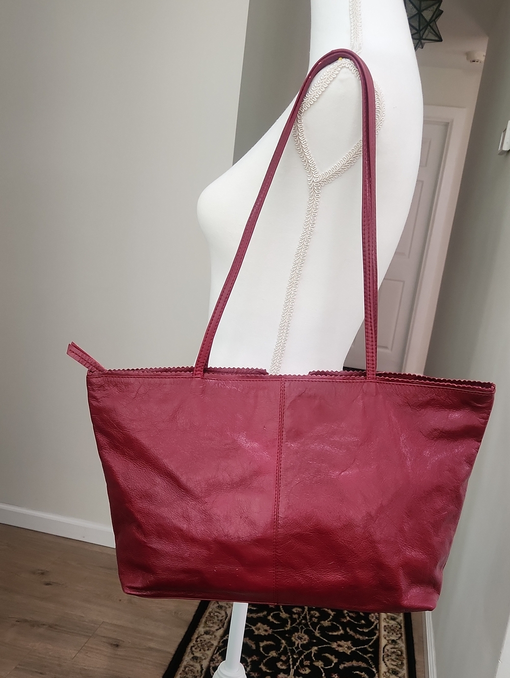 Latico Leathers Brigitte Red Full Grain Leather Scalloped Shoulder Tote Bag - Picture 3 of 16